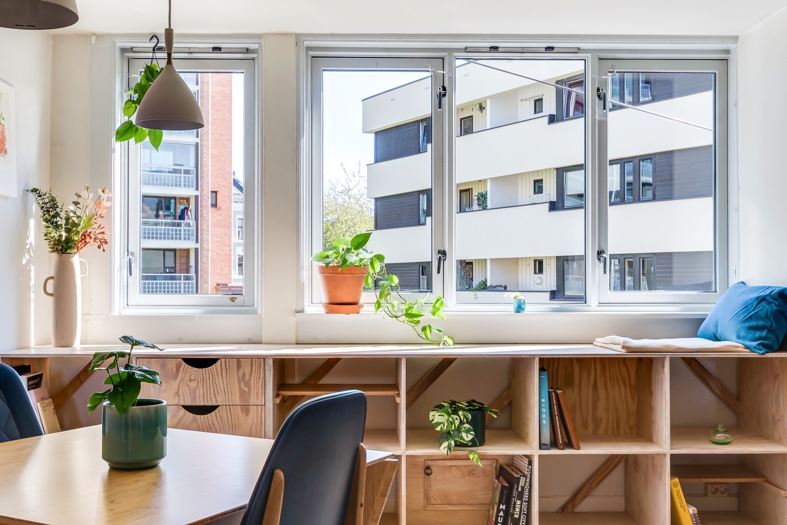 Her er det store vindusflater som slipper inn rikelig med dagslys. Galleribilde