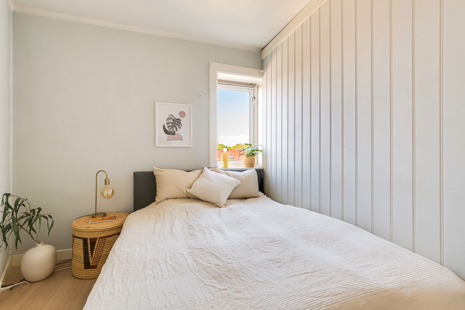 Soverommet oppleves lyst og hyggelig uten sjenerende innsyn. Galleribilde