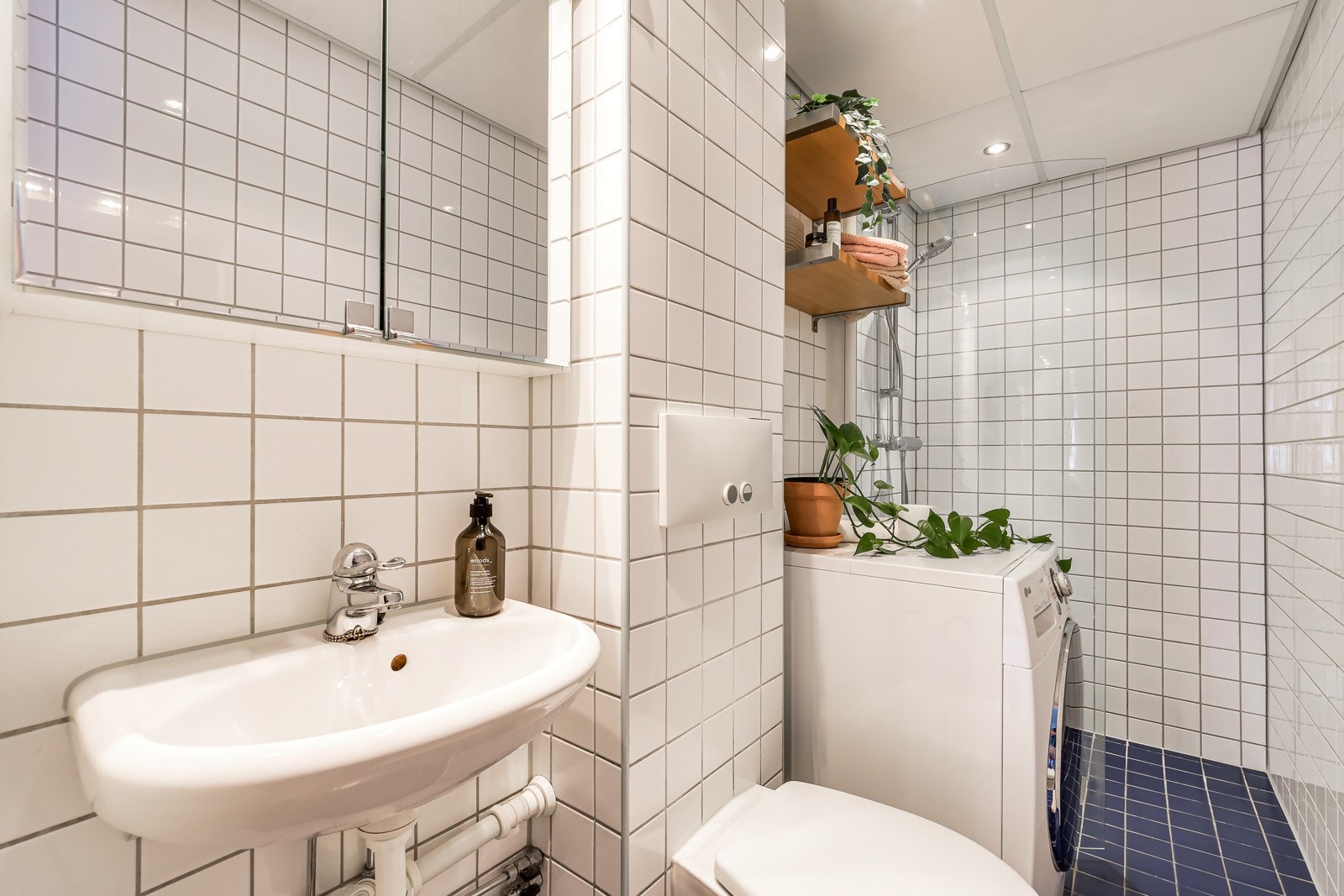 Pent og romslig flislagt baderom renovert i regi av borettslaget i 2005. Galleribilde