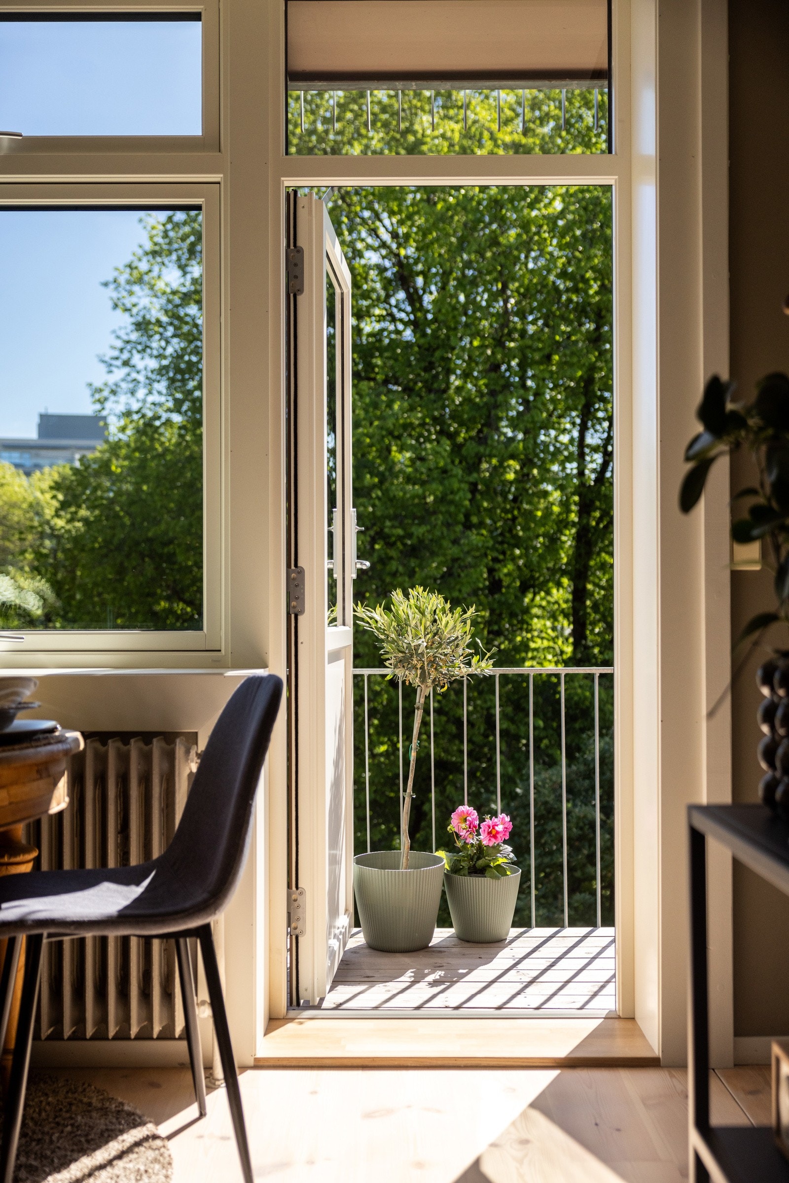 Leiligheten fikk nye vinduer og balkongdør i 2025. Galleribilde