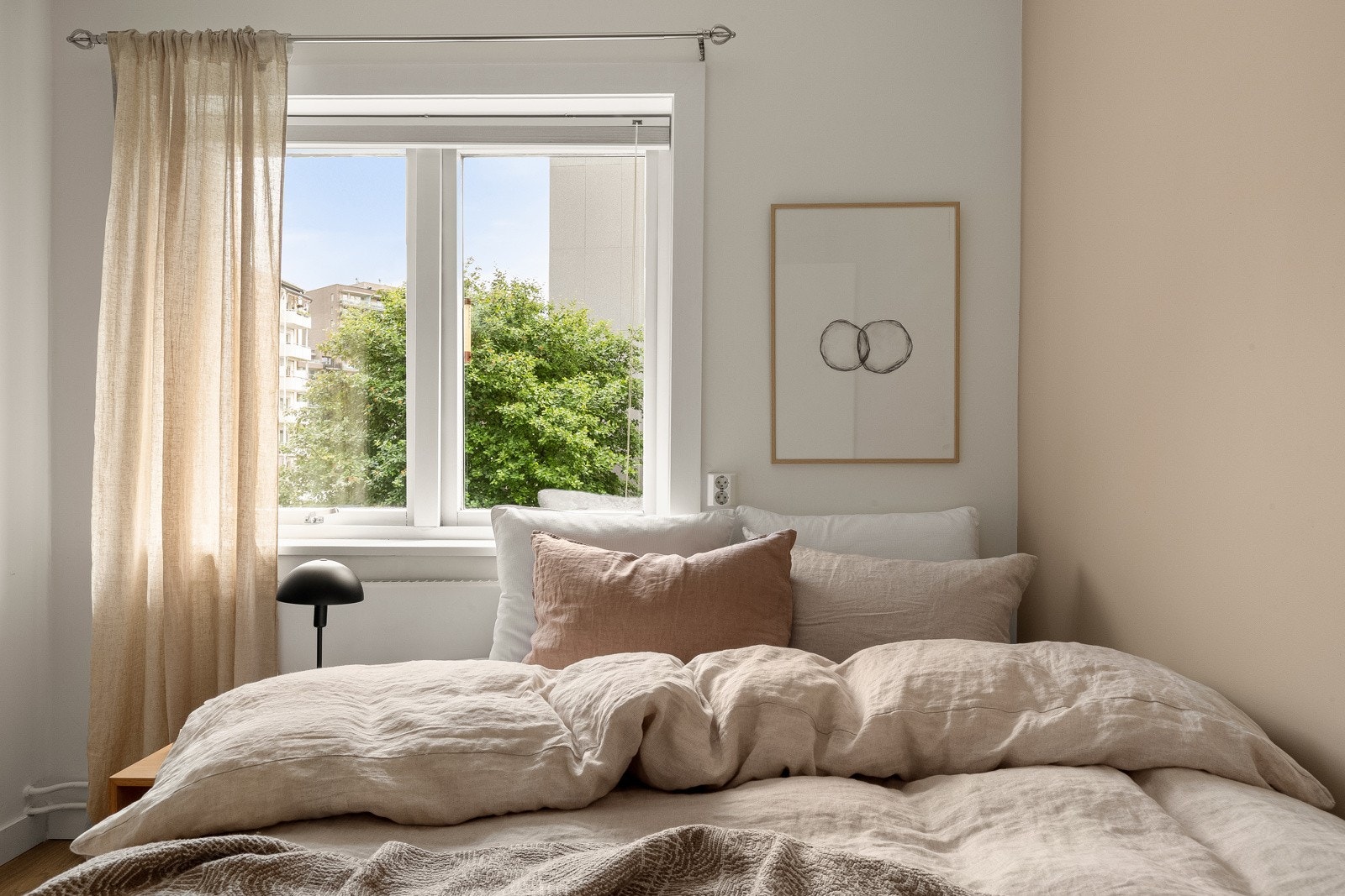 Soverom 2: Rommet egner seg både som barnerom, gjesterom eller hjemmekontor. Galleribilde