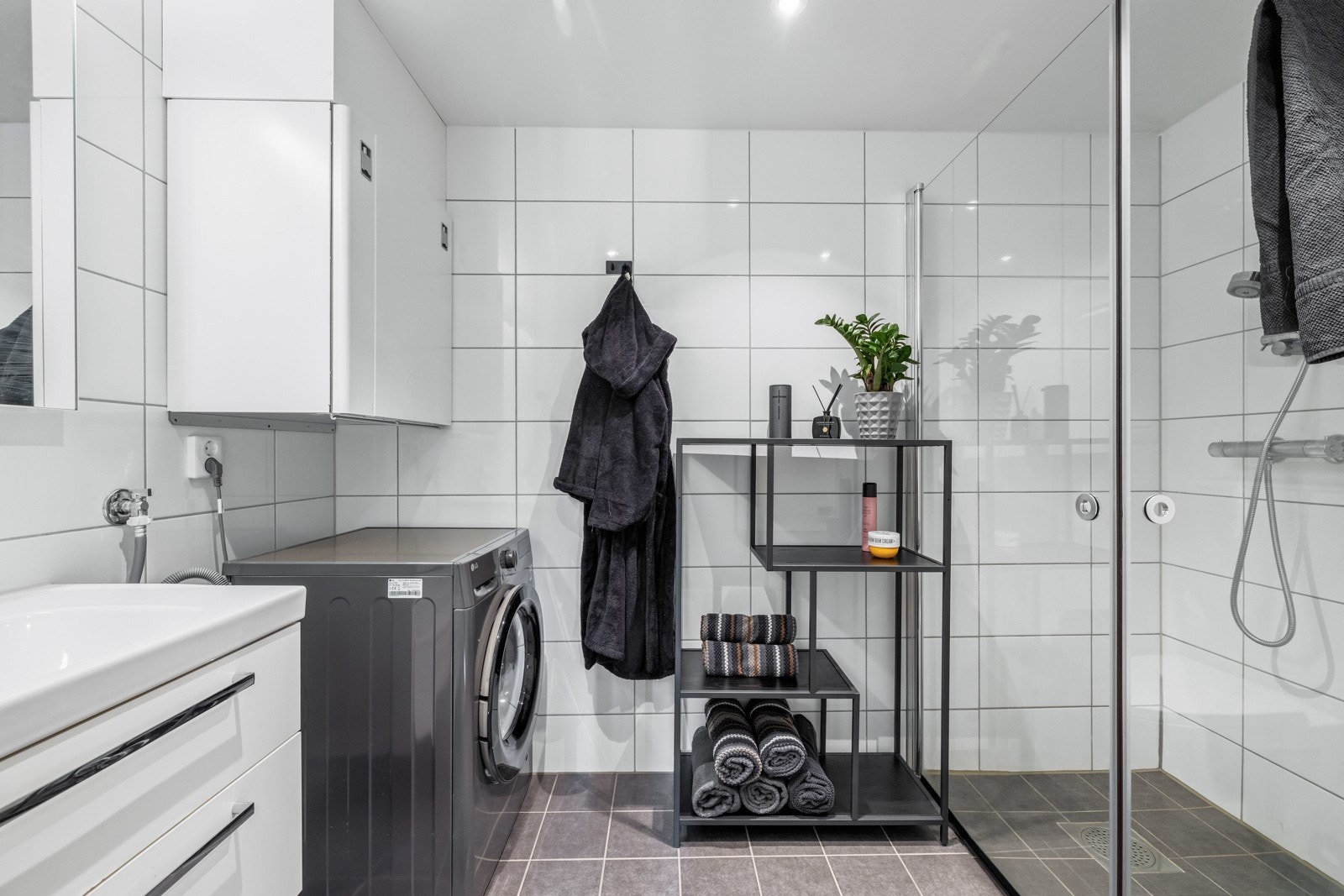 Badet har opplegg for vaskemaskin. Galleribilde