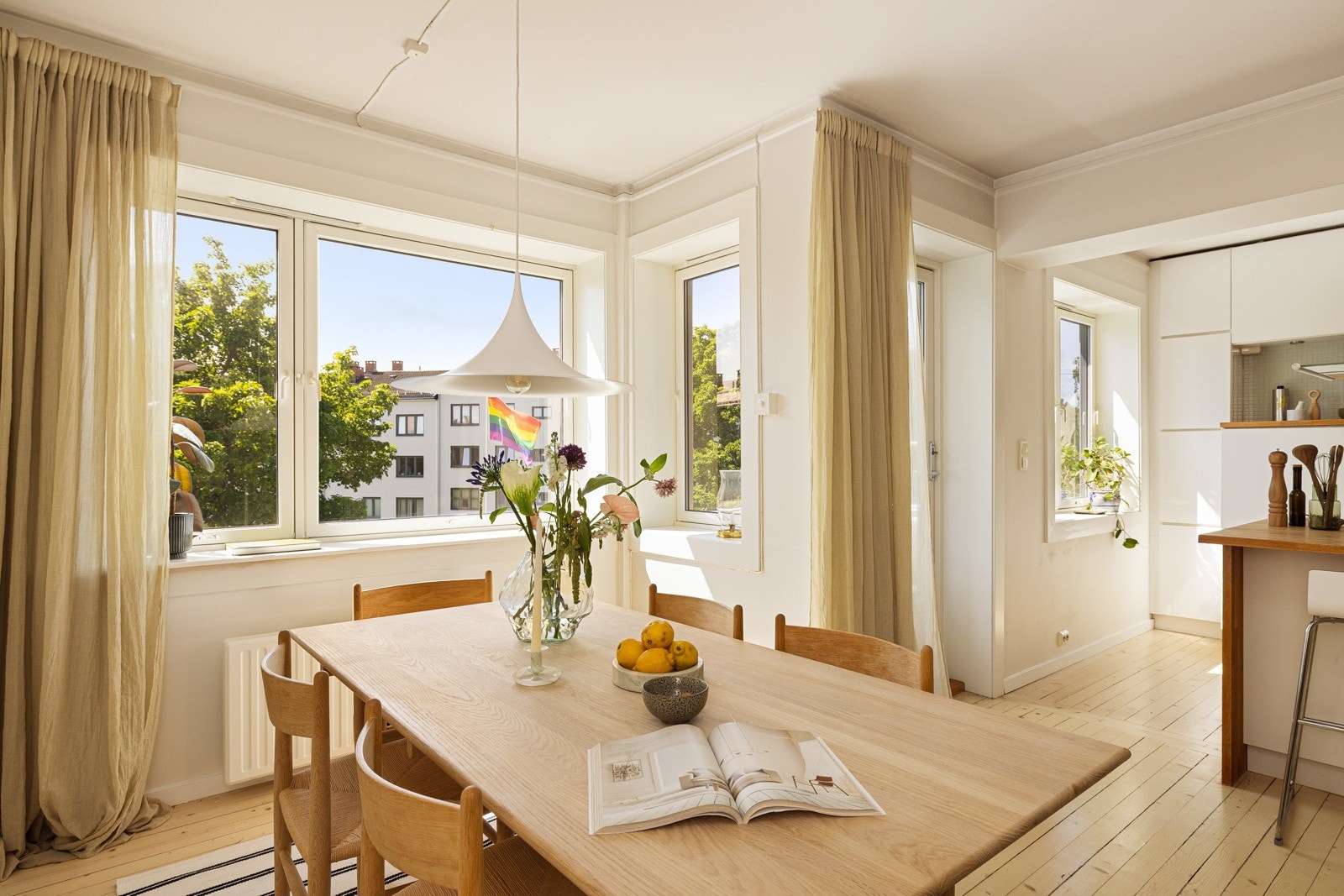 - Leiligheten har en unik plassering i borettslaget med skjerming fra trafikkerte veier - Galleribilde