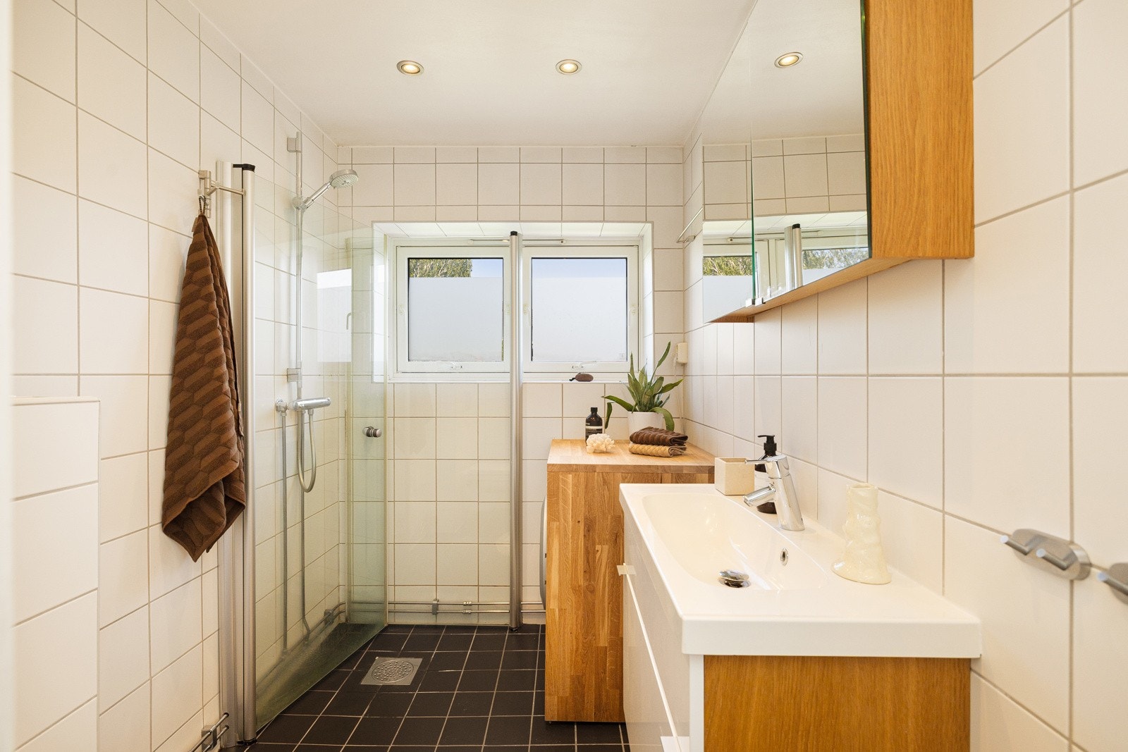 - Baderommet ble rehabilitert i regi av borettslaget i 2008. - Galleribilde