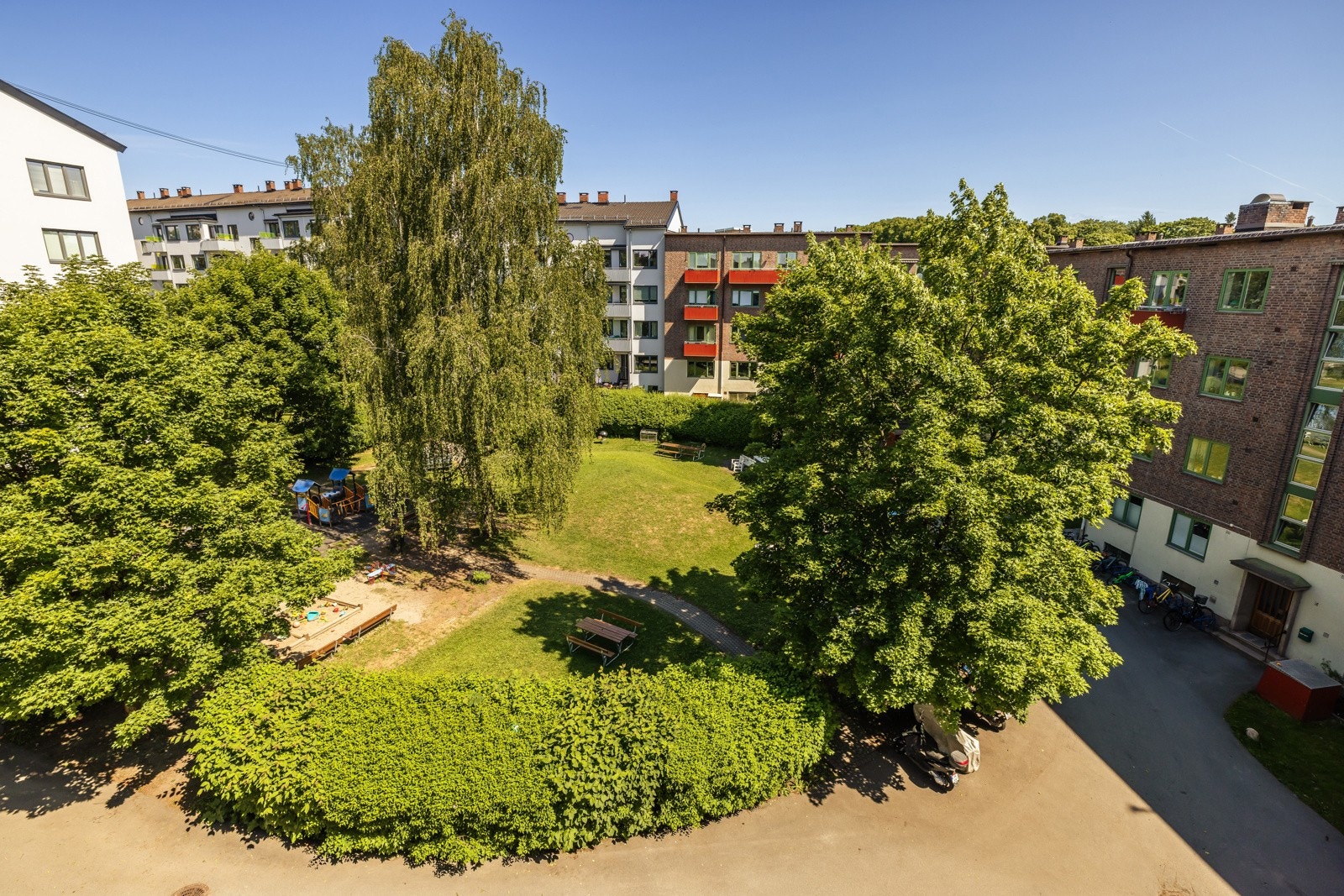 - Borettslaget har barnevogngarasjer som kan disponeres etter søknad - Galleribilde