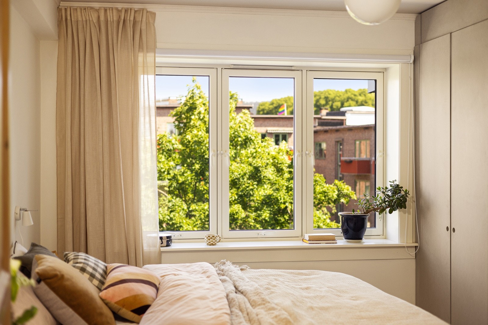 - God plass til dobbeltseng - Galleribilde