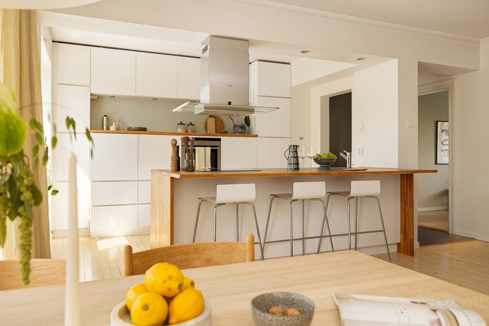 - Praktisk løsning for enkle måltider rett fra platetoppen - perfekt sted å nyte frokosten. - Galleribilde