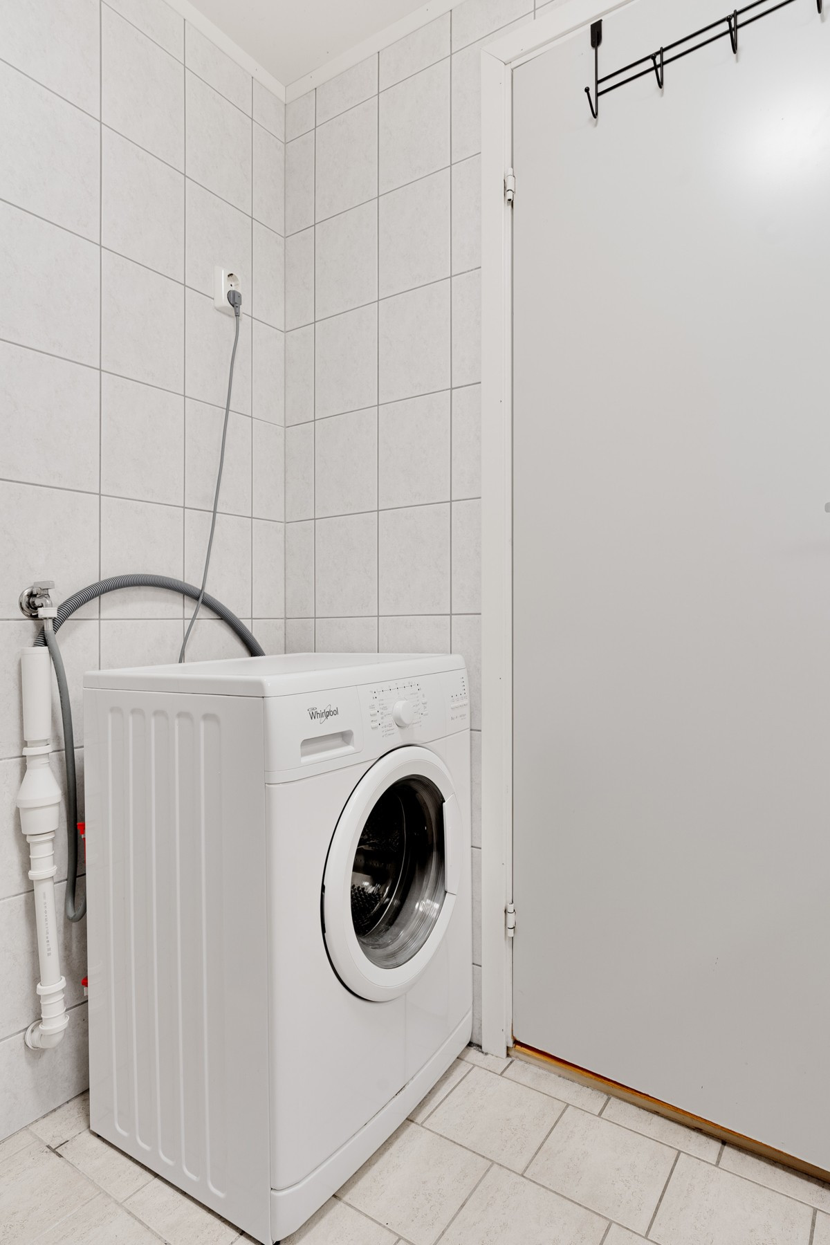 Det er opplegg for vaskemaskin på badet
