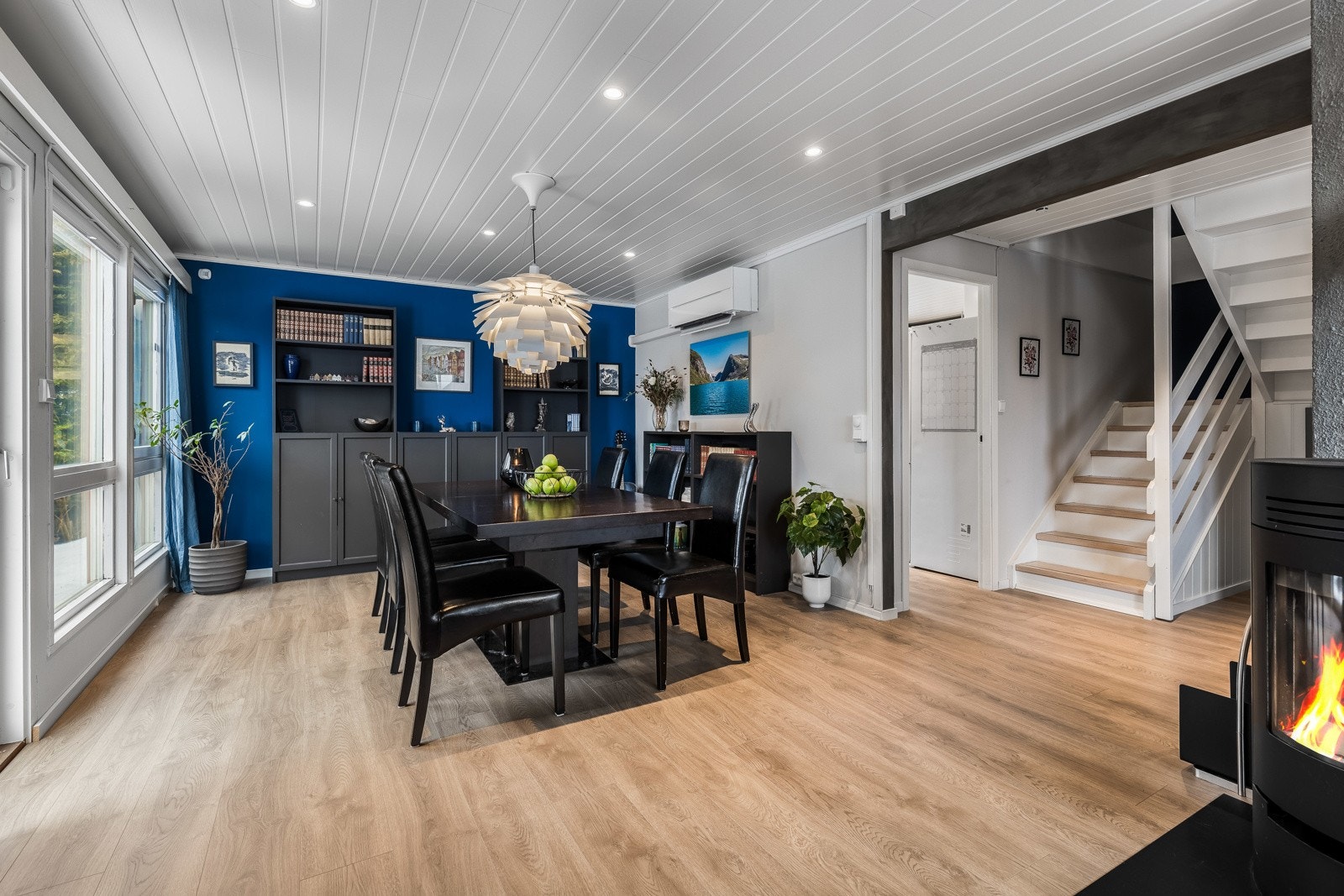 Det er downlights i himlingen. Galleribilde