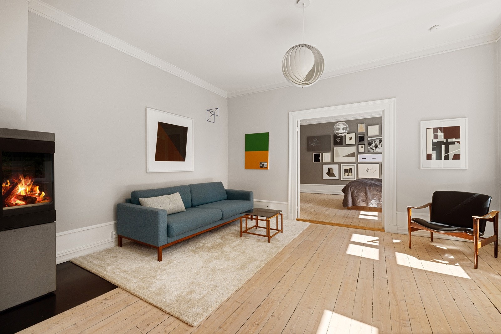 Gode møbleringsmuligheter med rom for sofaseksjon og tilhørende møblement. Galleribilde