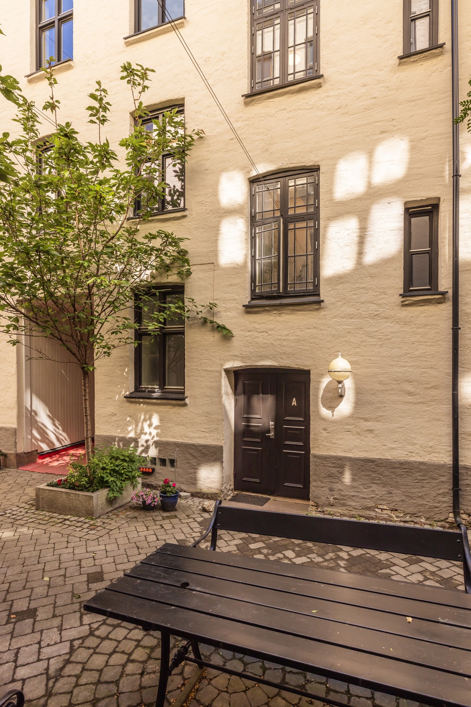 Borettslaget har en svært pen og opparbeidet felles bakgård. Galleribilde