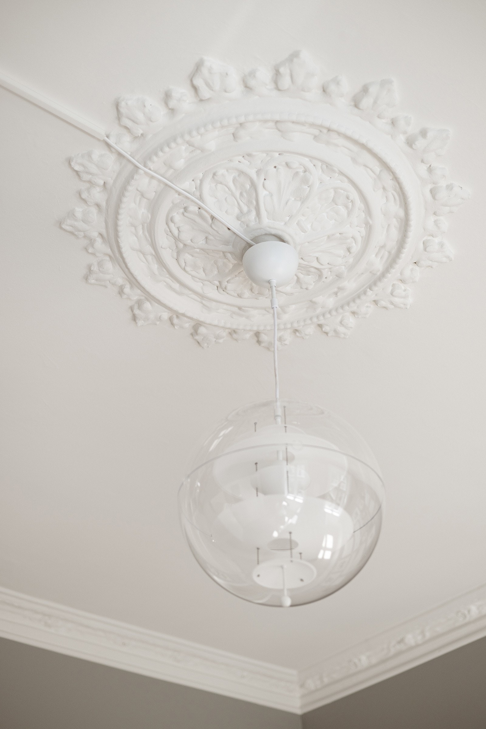 Detalj - stukkatur og rosett. Galleribilde