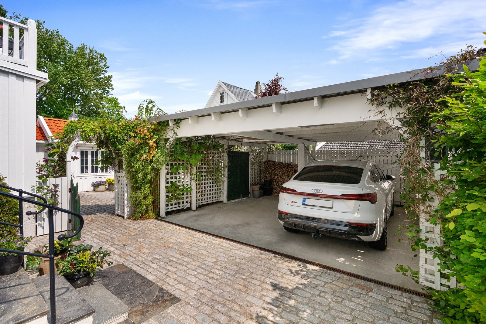 Dobbel carport ble renovert i 2018. Galleribilde