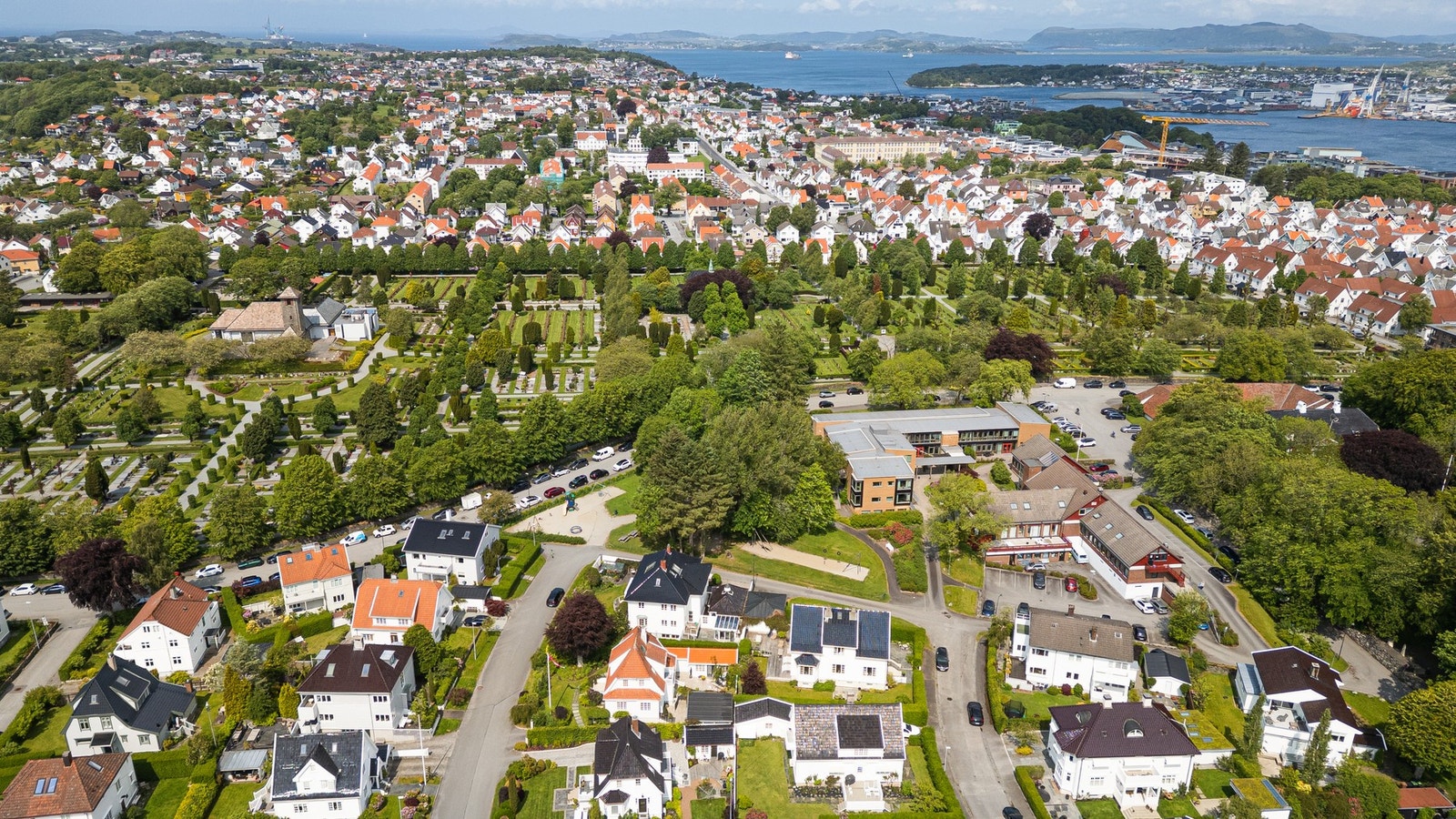 Fra eiendommen er det kun 2 min gange til populære Hermetikken og ca 5 min til sentrum av Stavanger. Galleribilde