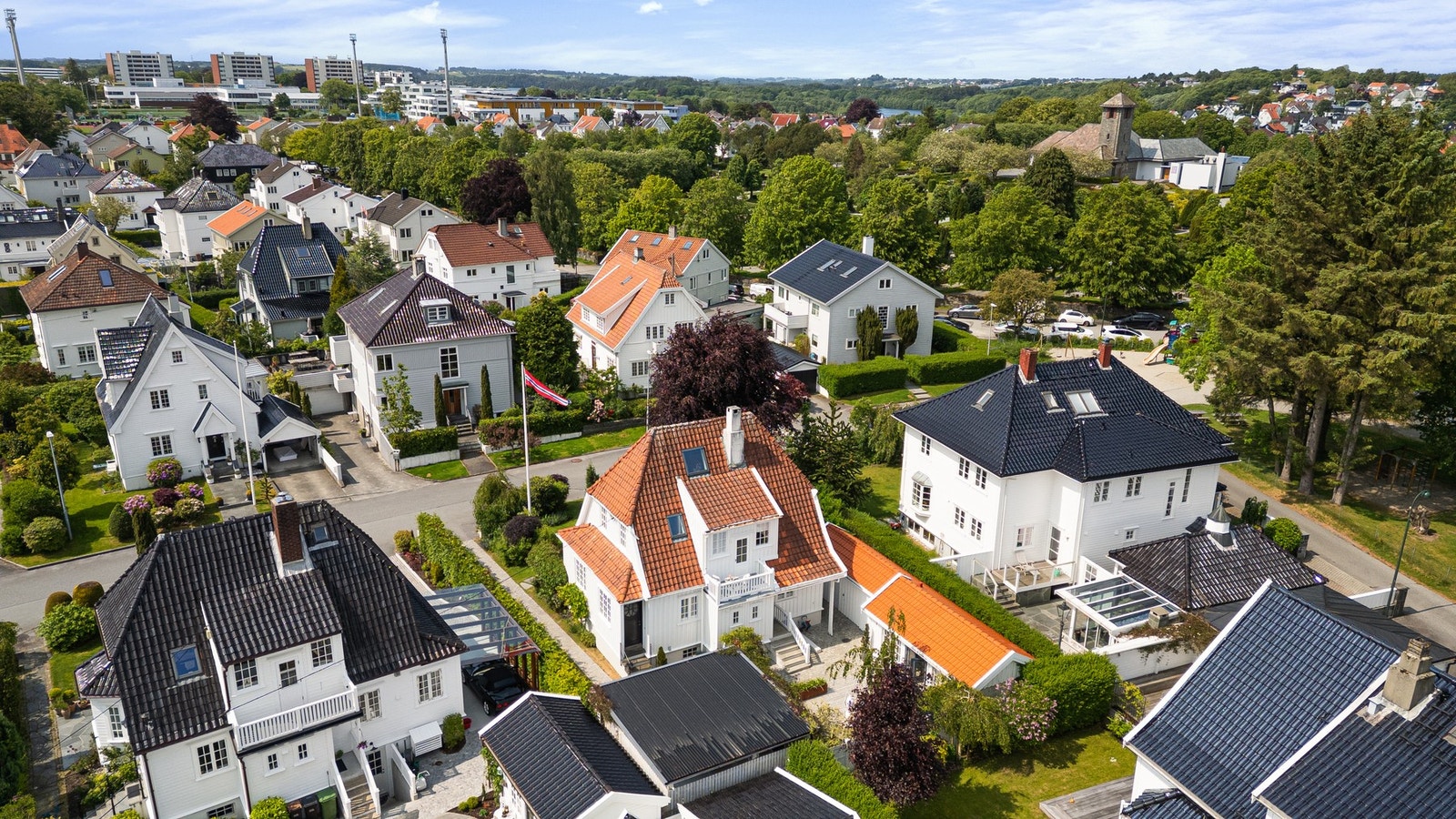 Følelsen av å bo "på landet", midt i byen, er en av eiganes mange unike kvaliteter. Galleribilde