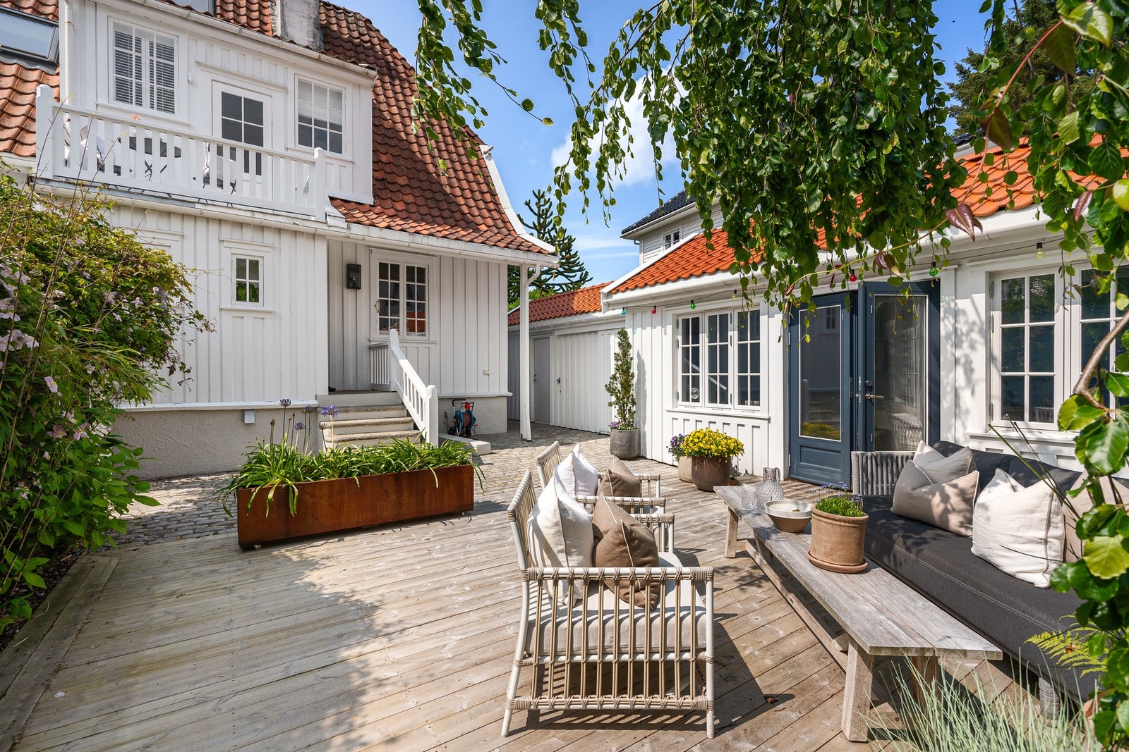 Bakhagen danner et idyllisk, lunt og skjermet atrium. Galleribilde