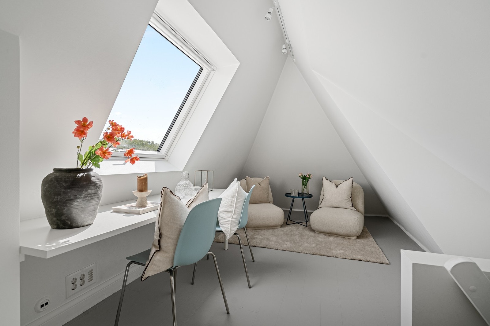 Loftsrom/kontor - Loftet har eget svakstrømskap. Galleribilde