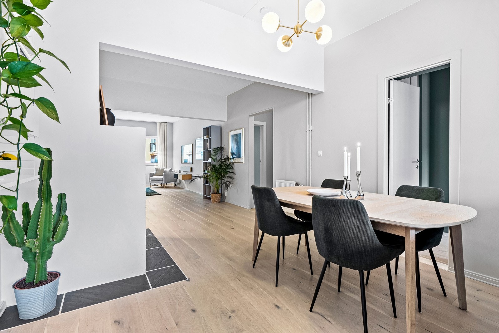 Leiligheten her et hyggelig og sosialt spiseområde. Galleribilde