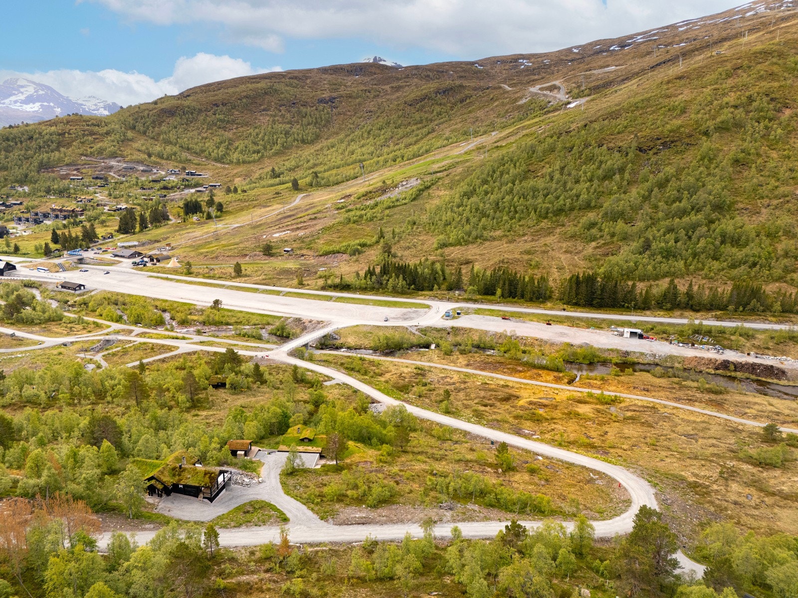 Det er kort vei til Strandafjellet Skisenter med alle sine fasiliteter. Galleribilde