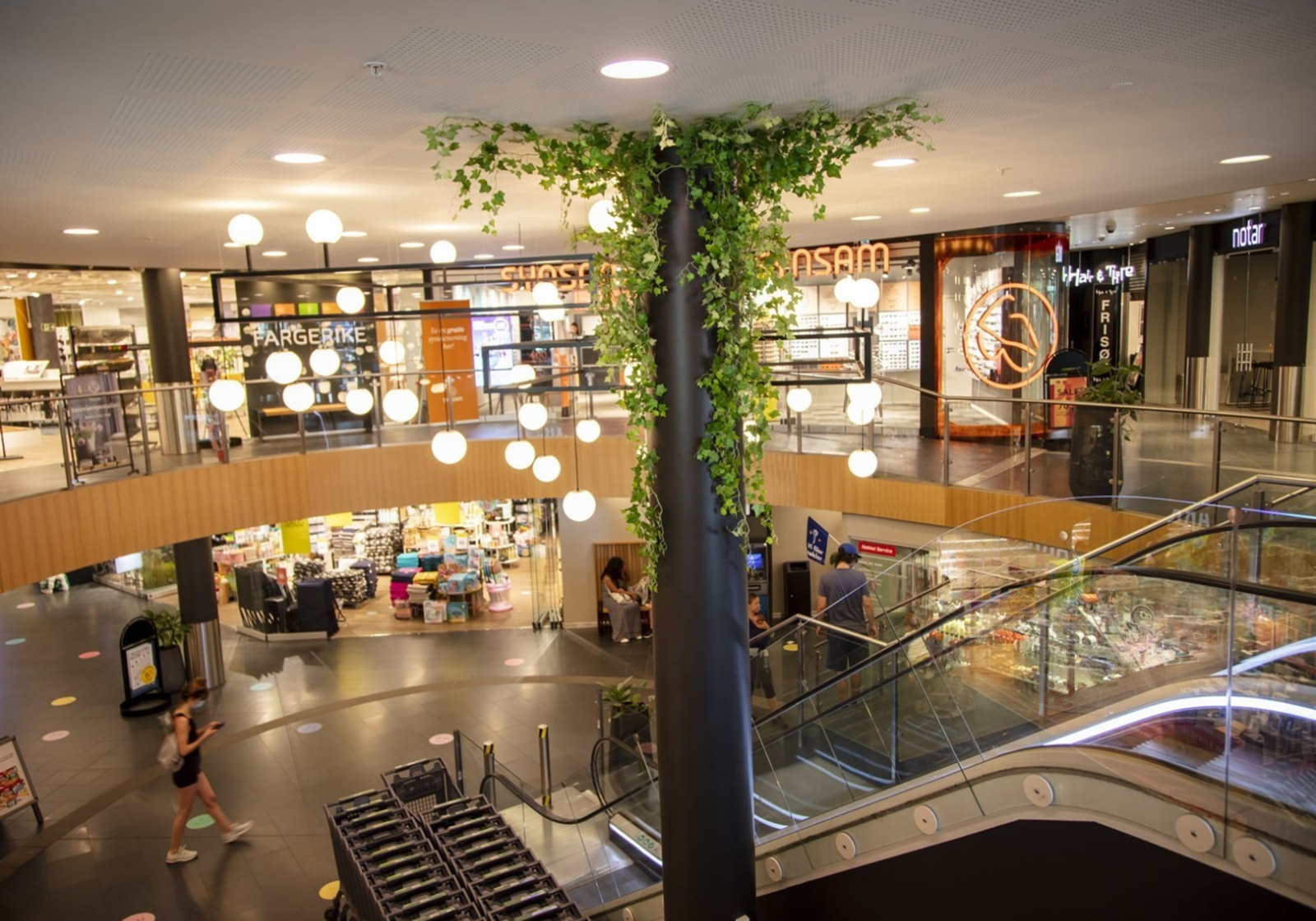 Nærområdet - Kiellands hus med blant annet vinmonopol og Coop Mega Galleribilde