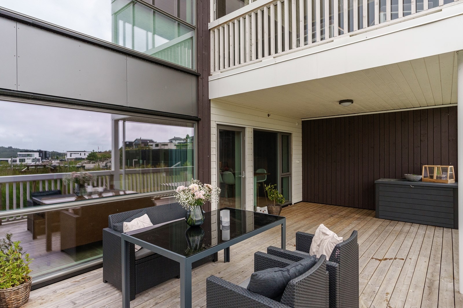 Direkte tilkomst til stue, her kan man enkelt sette fra seg matvarene etter en handletur Galleribilde