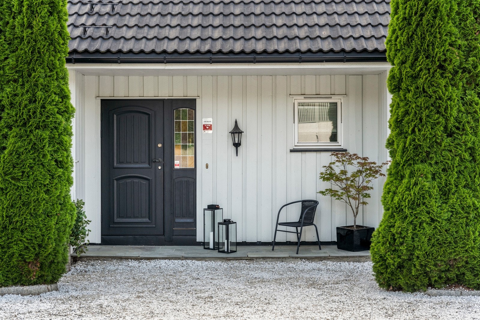 Koselig og skjermet inngangsparti som er pent opparbeidet Galleribilde