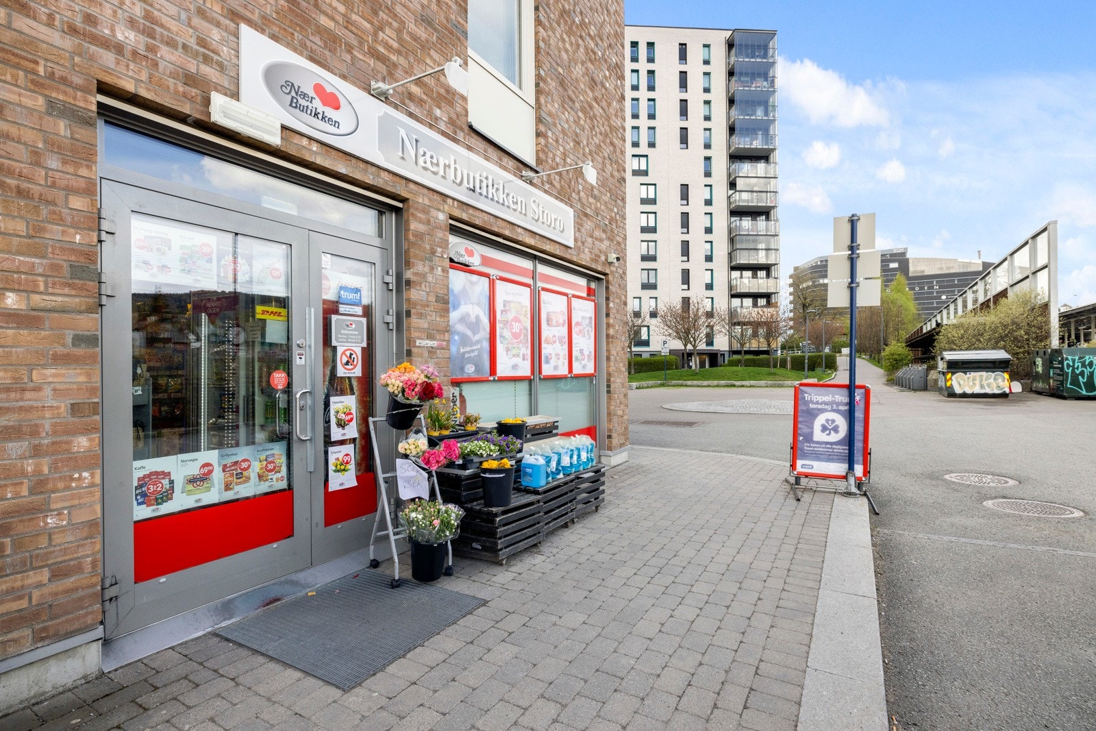 I nabobygget ligger nærbutikken Storo som også holder søndagsåpent Galleribilde