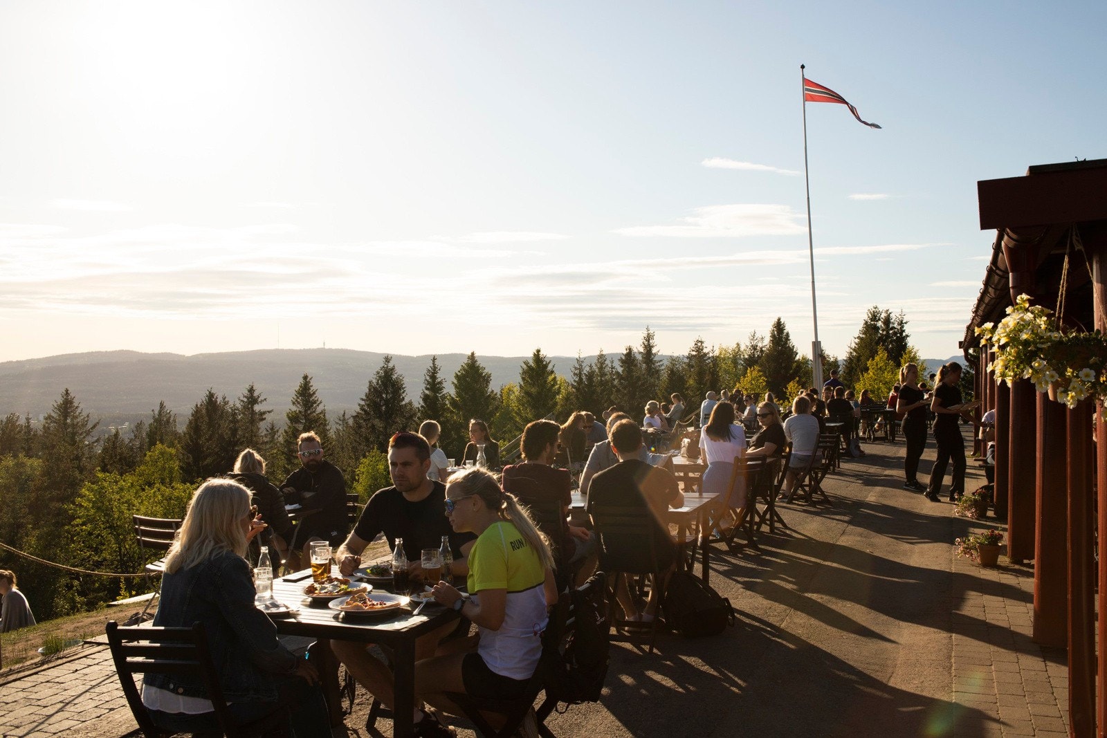 Grefsenkollenresturant byr på god mat og drikke, og ikke minst utsikt Galleribilde