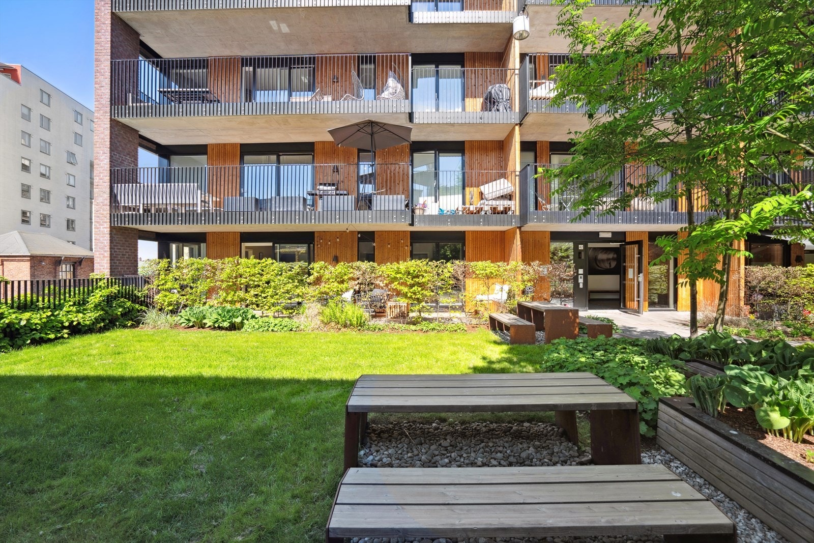 Borettslaget har en flott intern beliggenhet i Kværnerbyen, tilbaketrukket og på en høyde. Galleribilde