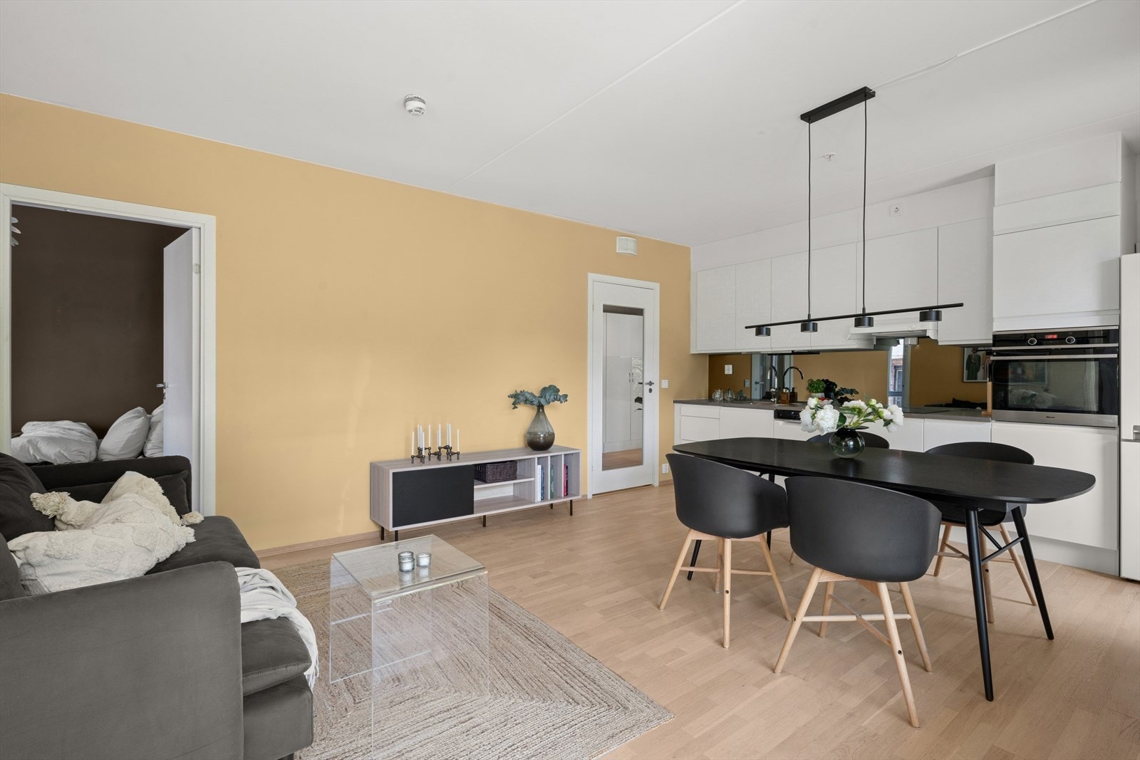 Åpen stue-/kjøkkenløsning. Galleribilde