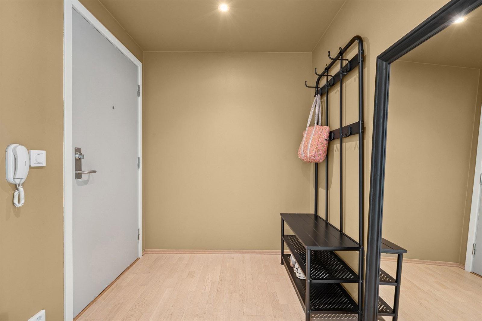 Entré med dørcalling. Galleribilde