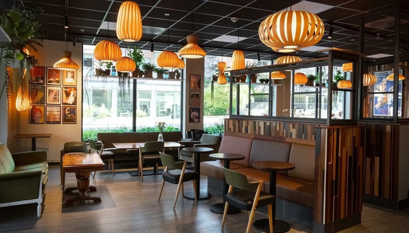 Et levende nabolag med restauranter, butikker, barnehager og et rikt kulturliv. Det meste av det du trenger i hverdagen er på plass i Kværnerbyen. Galleribilde