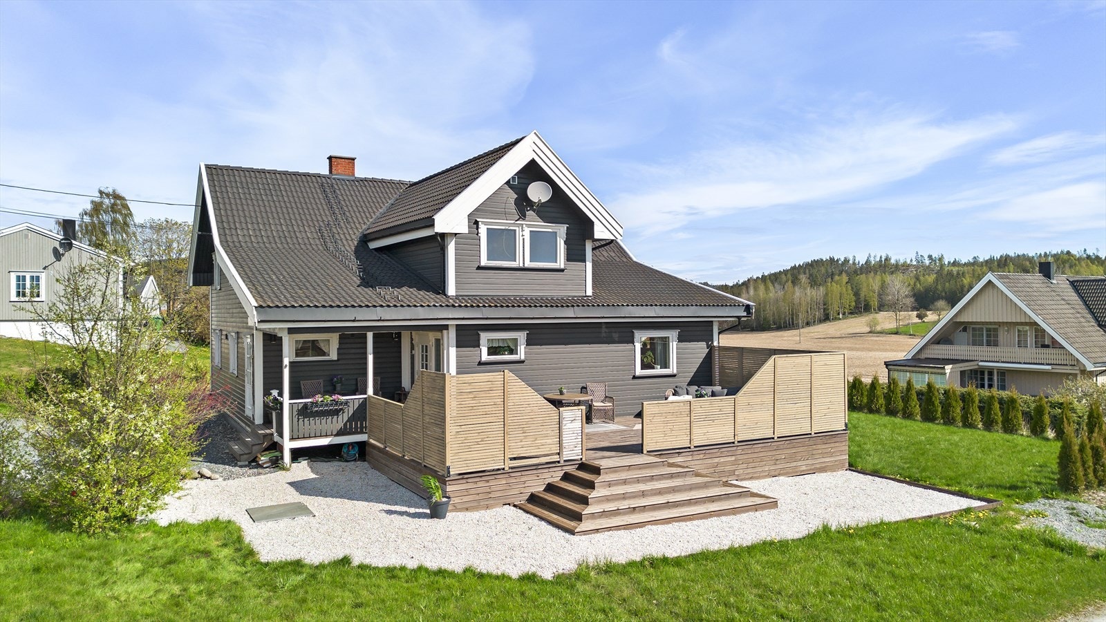 En innholdsrik og sjarmerende enebolig med landlig beliggenhet. Galleribilde