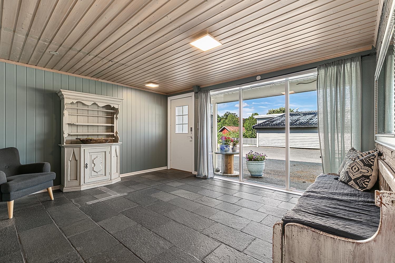 Stor representativ hall i underetasjen Galleribilde