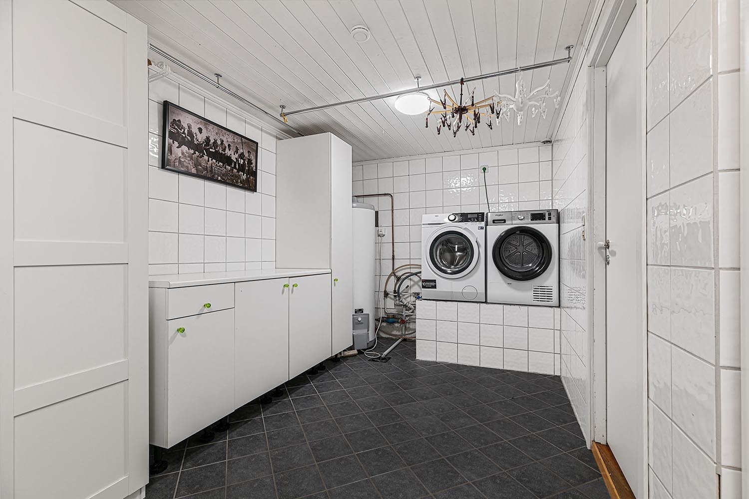 Stort vaskerom underetasjen Galleribilde