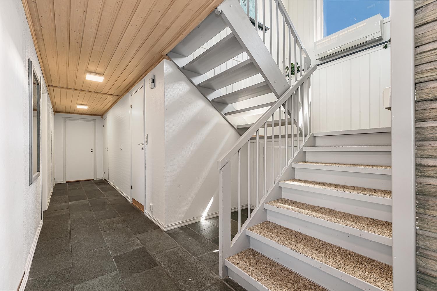 Trapperom med varnmepumpe Galleribilde