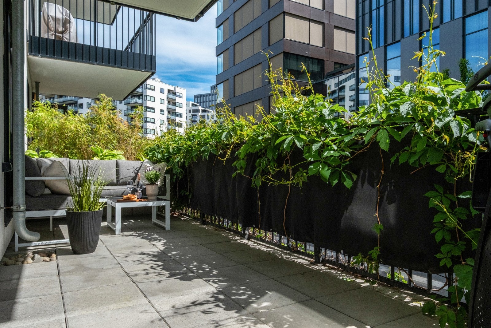 I sommerhalvåret har du en fantastisk forlengelse av stuen som kan nytes! Galleribilde