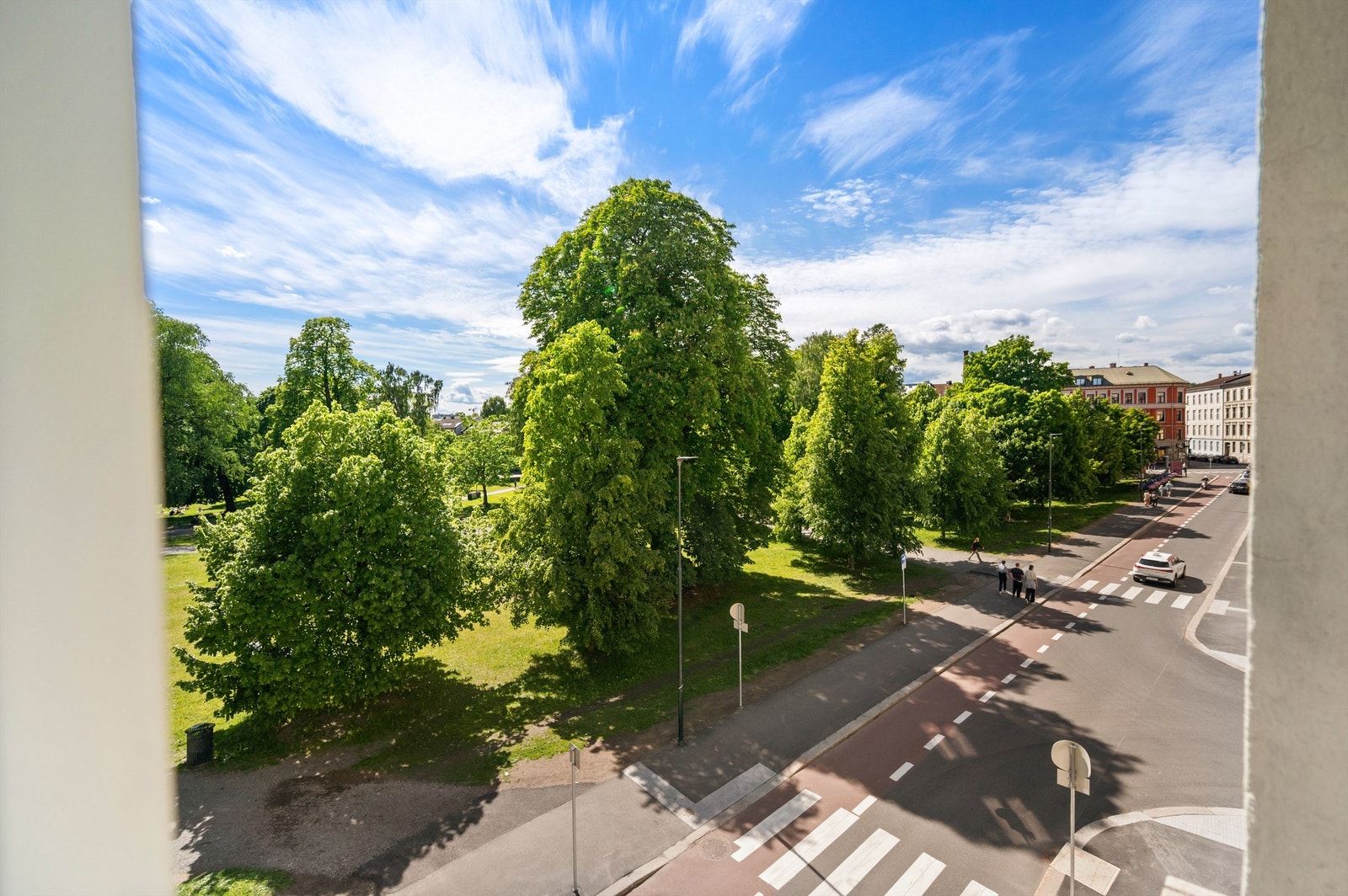 Det er IN-ordning på fellesgjelden. Ved nedbetaling av andel fellesgjeld, vil dette medføre en reduksjon i de månedlige felleskostnadene med ca. kr 1 800,-. Galleribilde