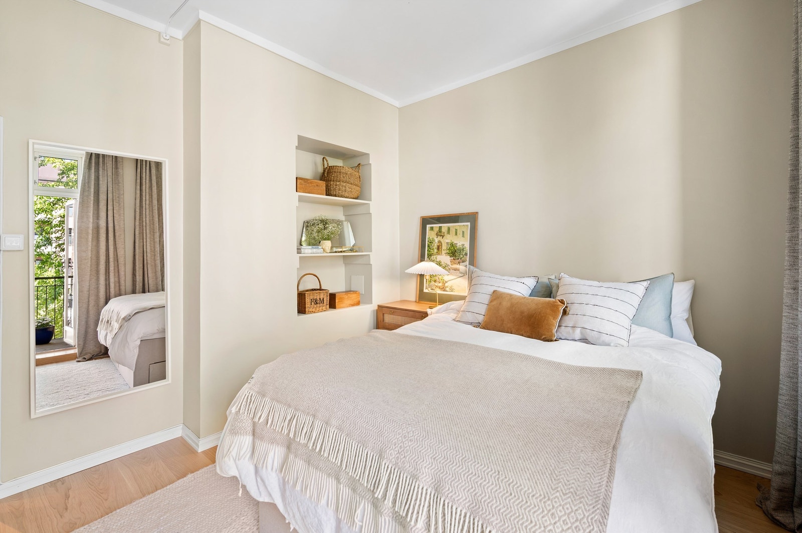 Leiligheten er vesentlig oppgradert i 2024 og fremstår med god standard, tidsriktige og lekre overflater. Galleribilde