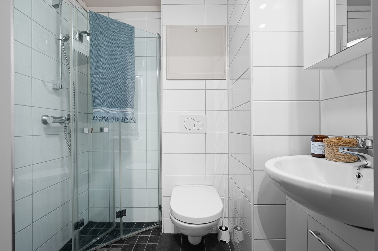 Badet er rehabilitert i regi av borettslaget - opplegg til vaskemaskin Galleribilde