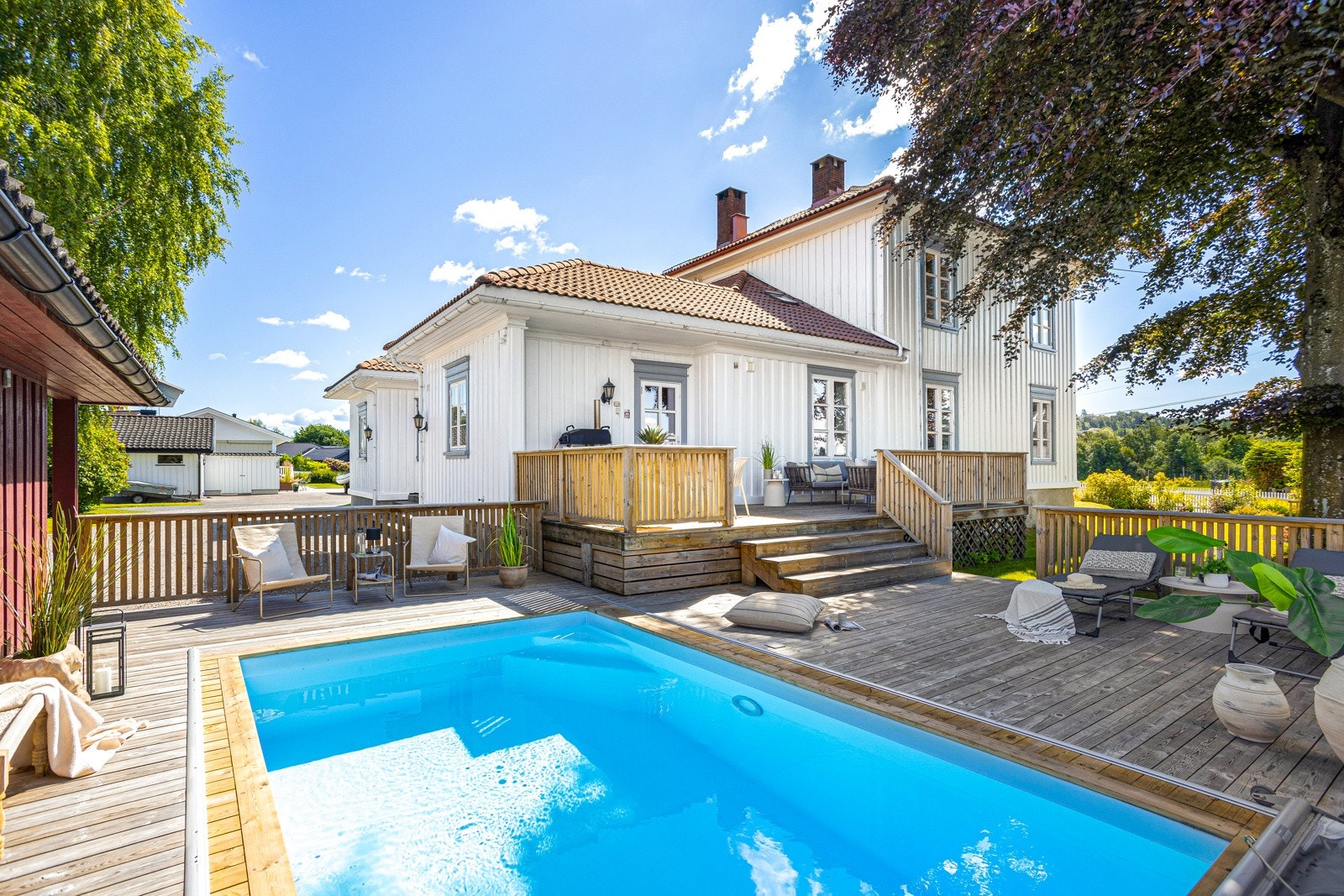 Fantastisk eiendom med stor terrasse og motstrømsbasseng. Galleribilde