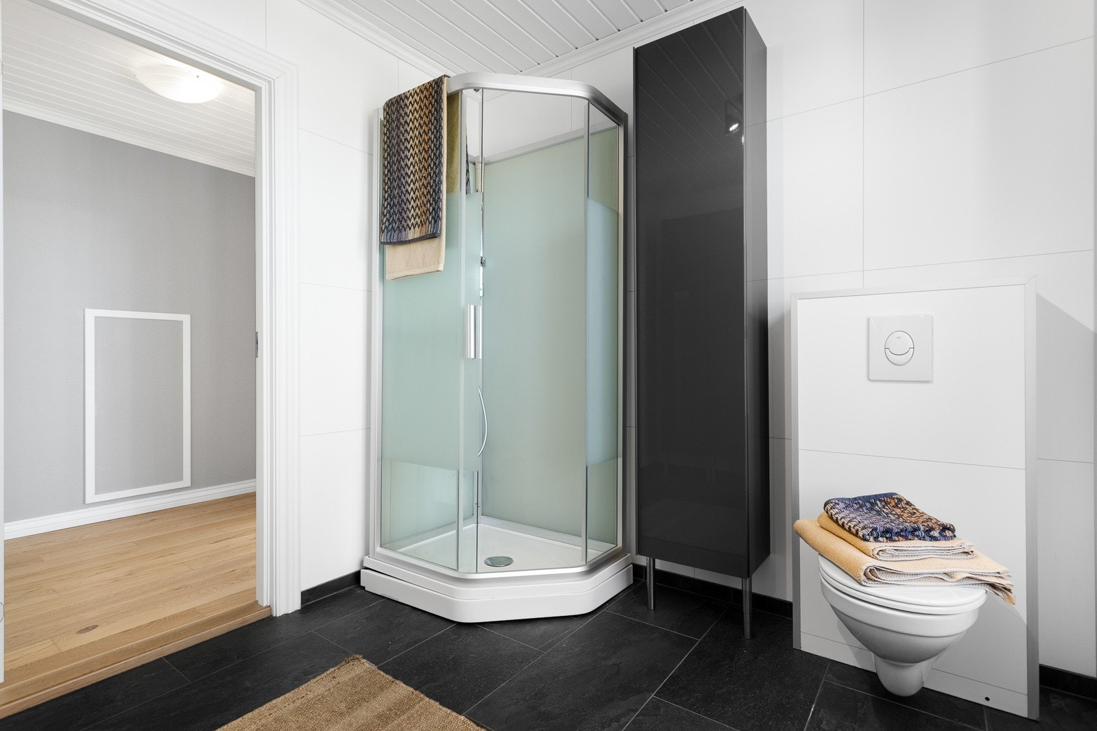 Bad i hoveddelens andre etasje er oppgradert i 2016. Galleribilde