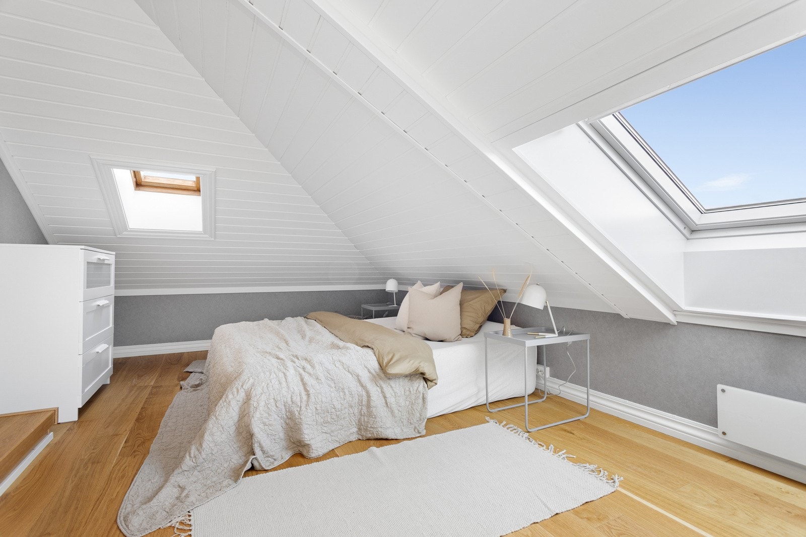 Det er to soverom i hoveddelens andre etasje. Galleribilde