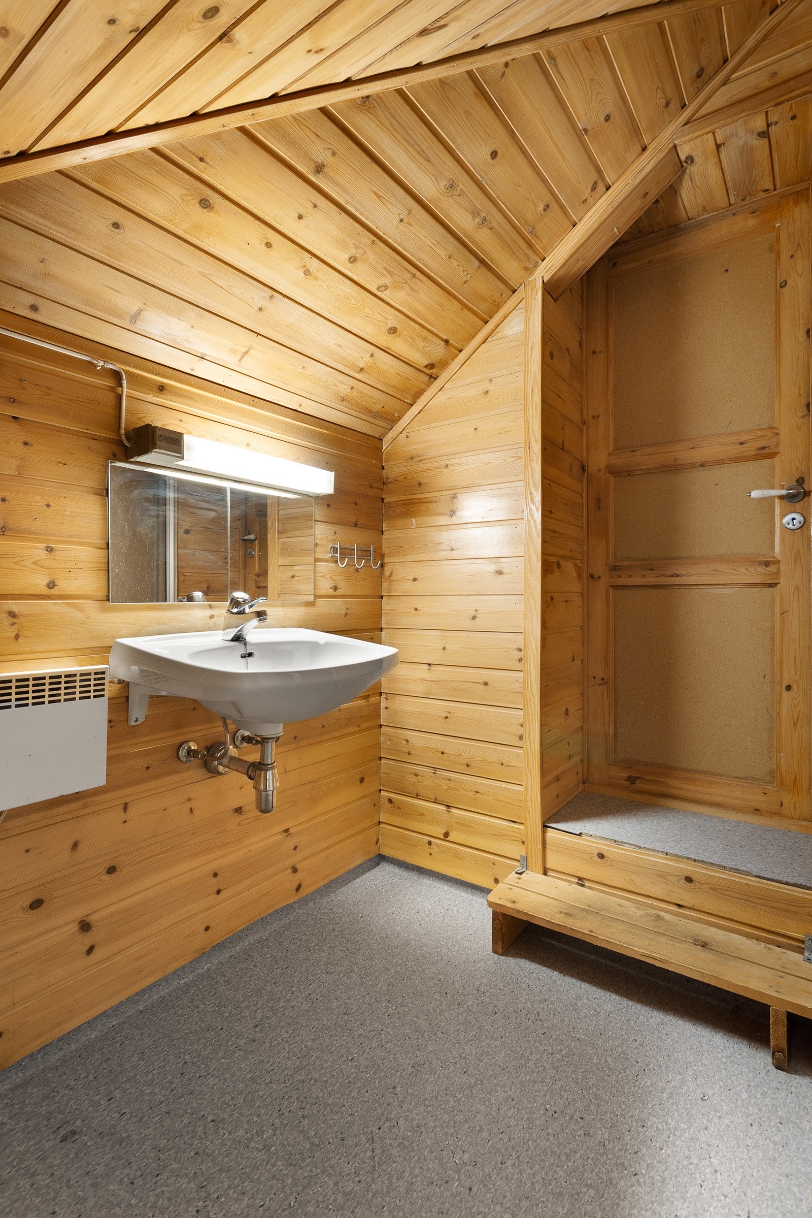 Hybelen har et enkelt bad. Galleribilde