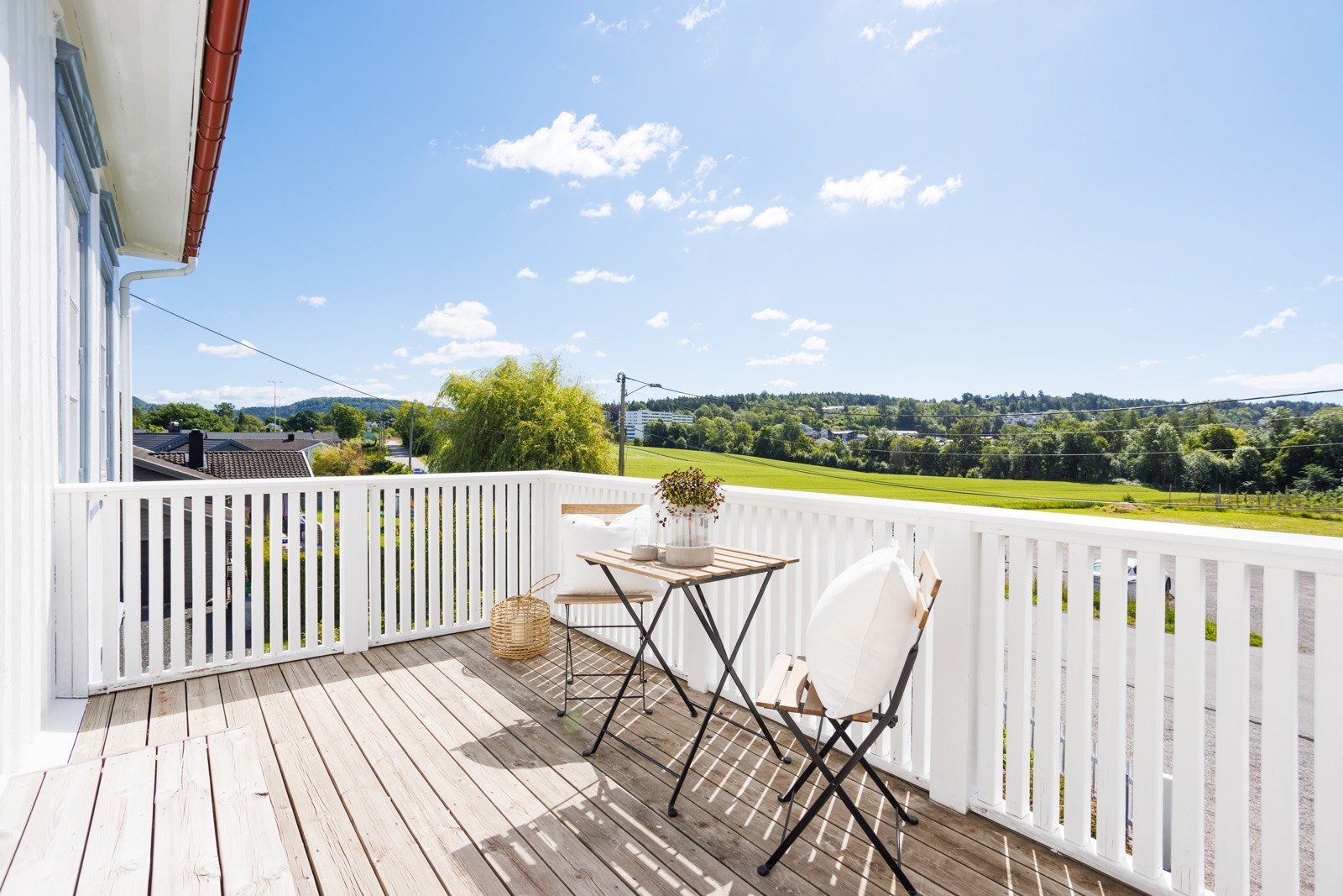 Eiendommen ligger i landlig dog sentralt område. Galleribilde