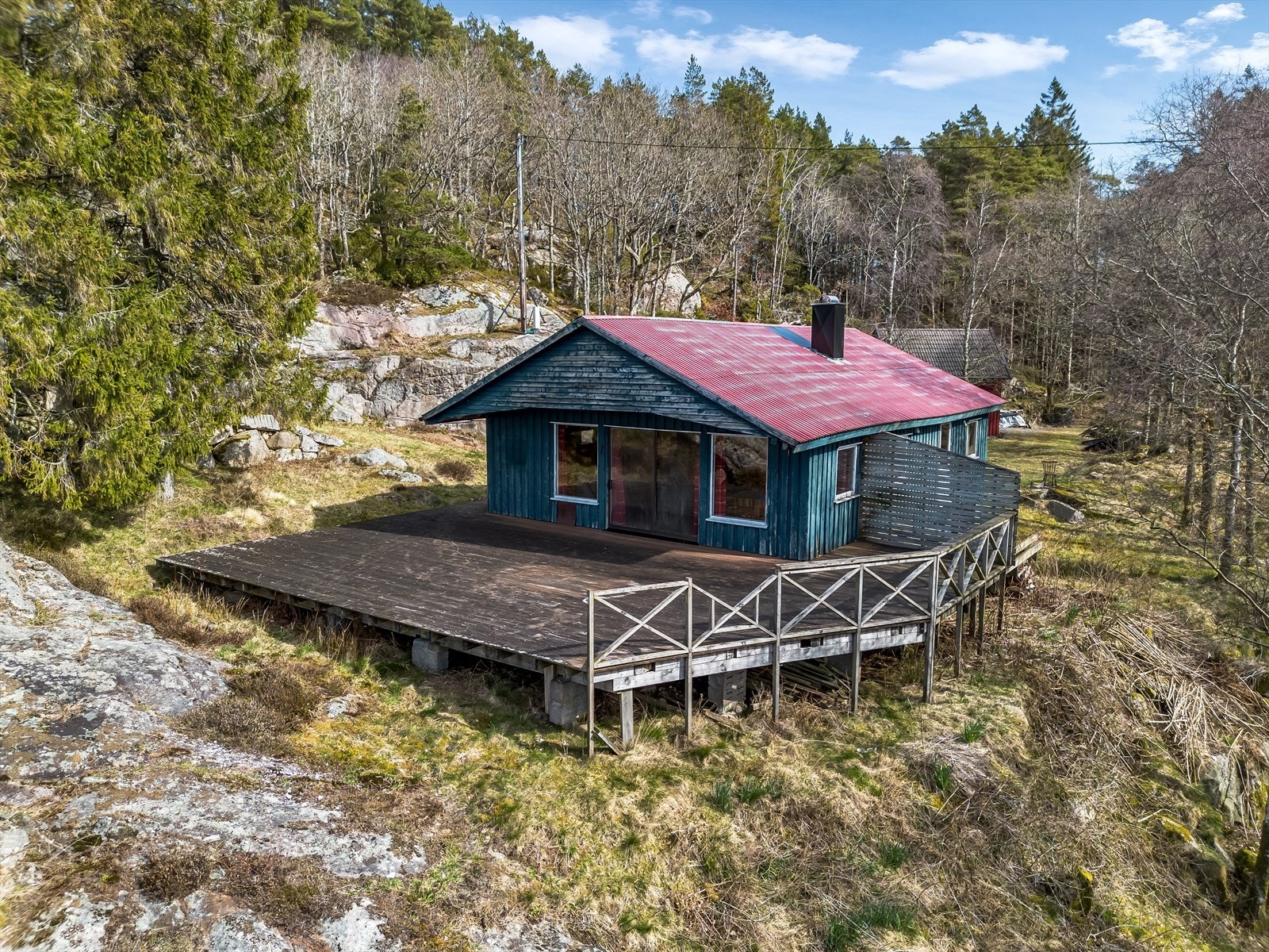 Bjørnevågsveien 709 -enkel hytte oppført i 1982. Galleribilde
