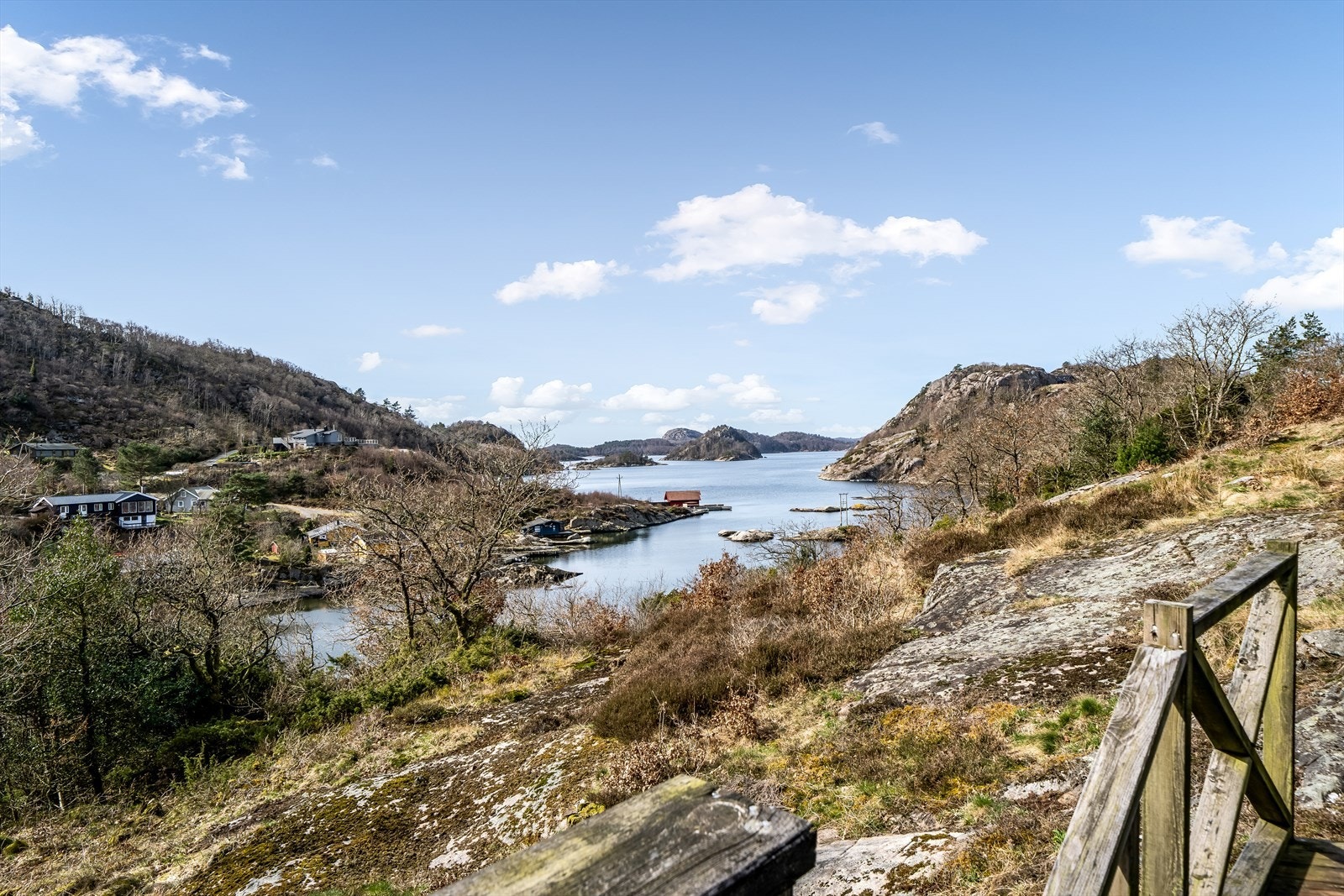 Utsikten fra eiendommen kan gi sjelefred. Galleribilde