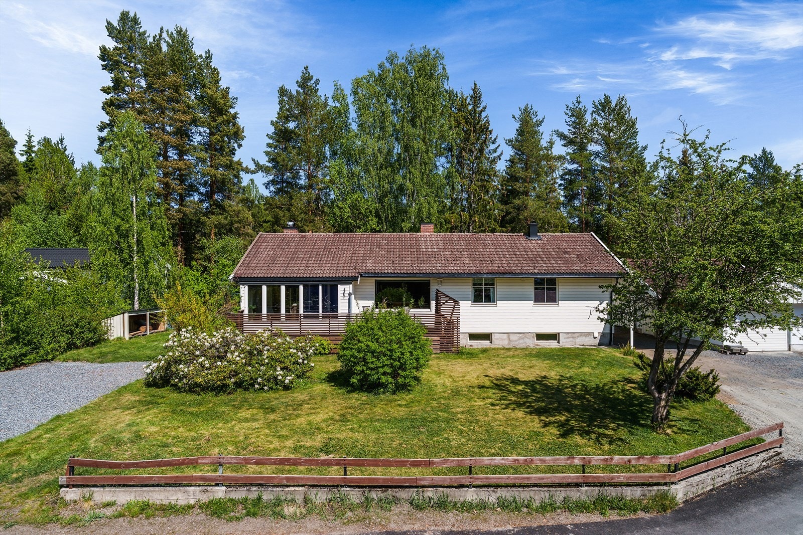 Eiendommen ligger i et rolig, barnevennlig og naturnært boområde. Galleribilde