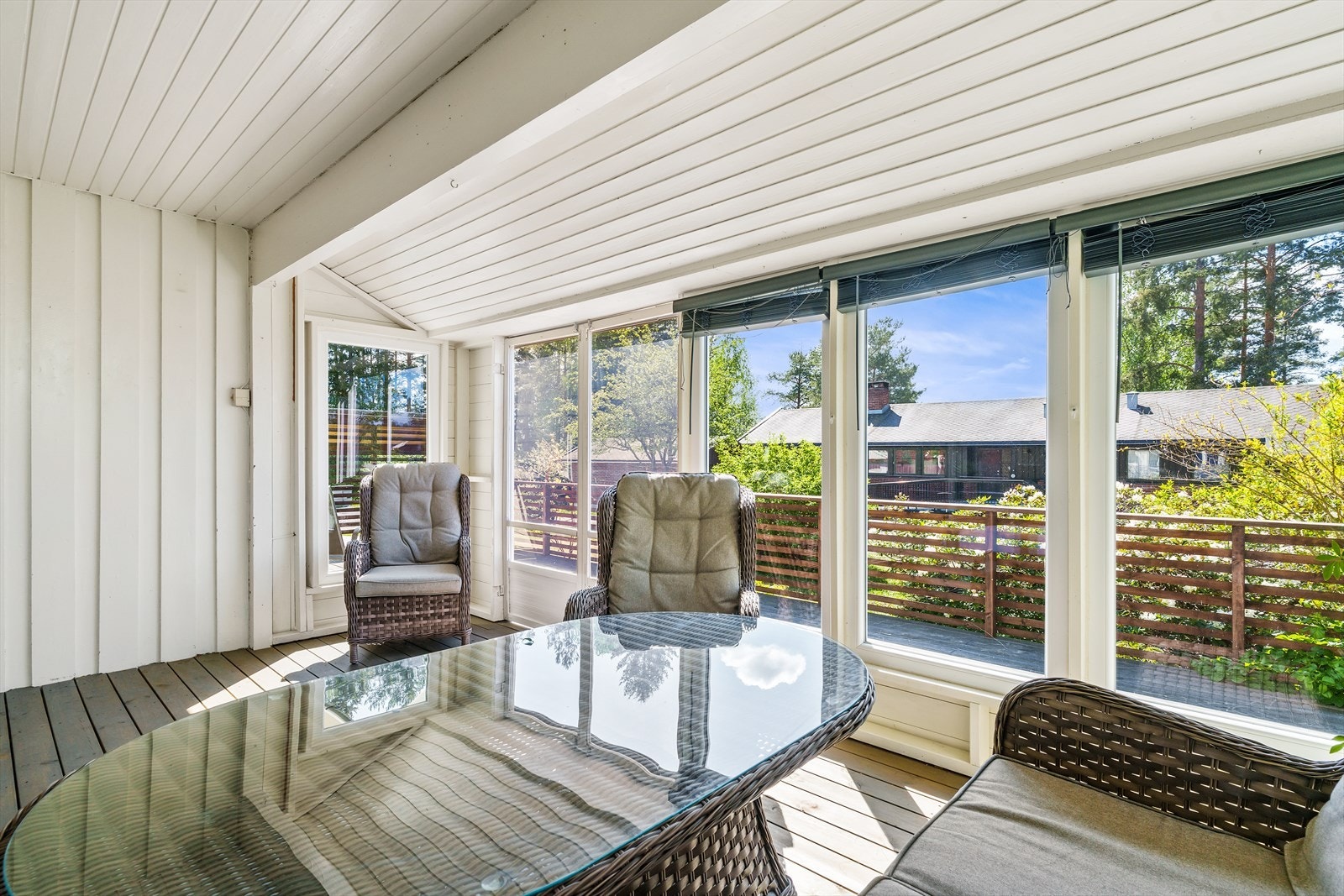 Hagestuen skaper en perfekt overgang mellom inne- og uteområdet. Galleribilde