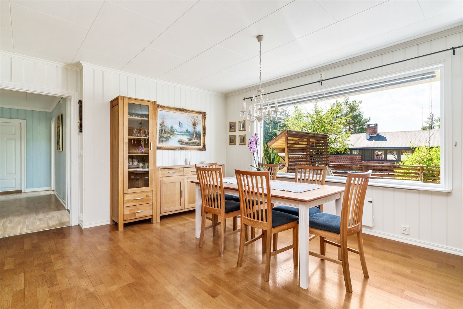 Spisegruppen finner sin naturlige plass i spisestuen. Galleribilde